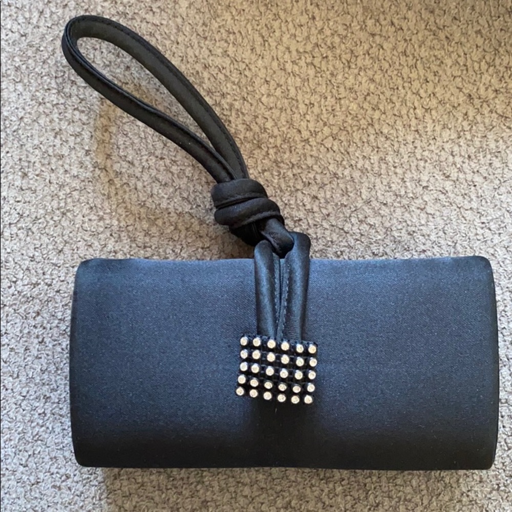 Wristlet Clutch comes w/detachable Strap